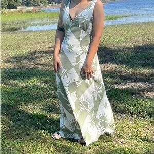 Sleeveless V-Neck Olive & White Maxi Dress